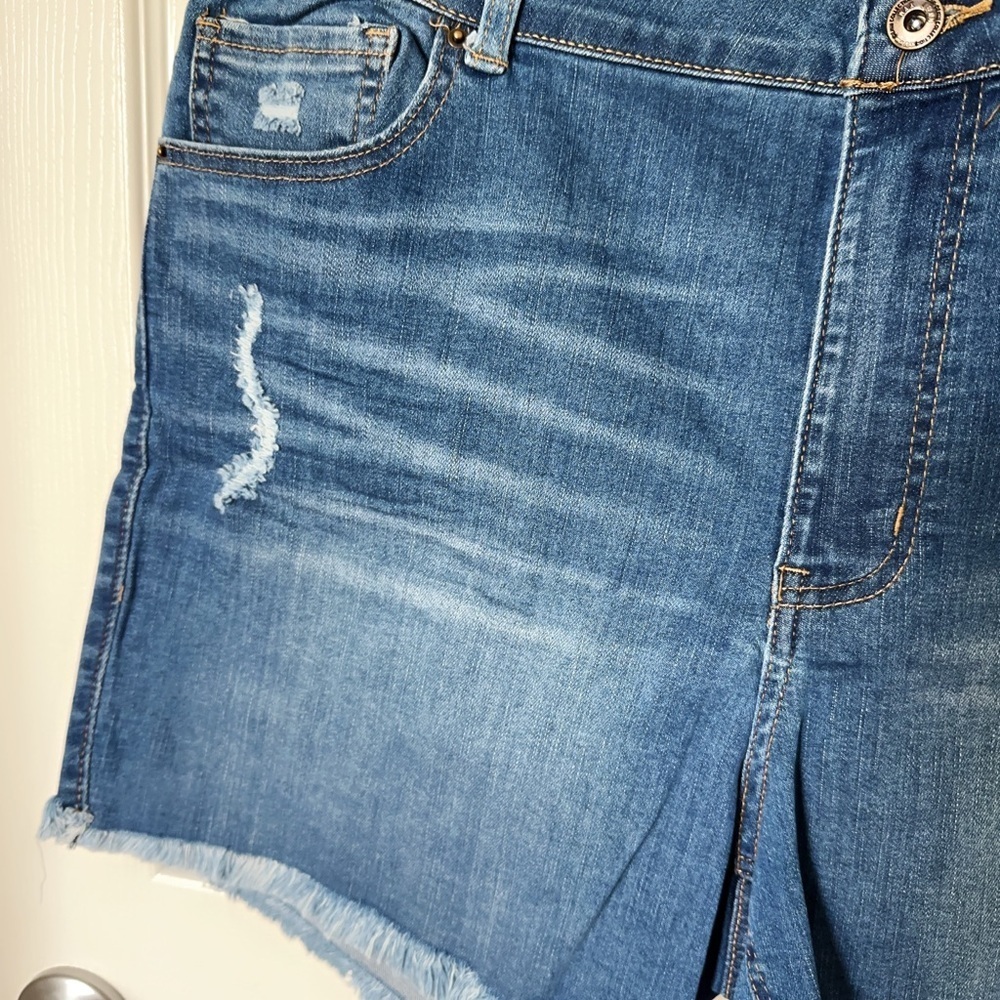 Denim Distressed Women Shorts 3XL - Picture 5 of 8